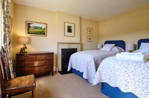 Van Cottage twin bedroom